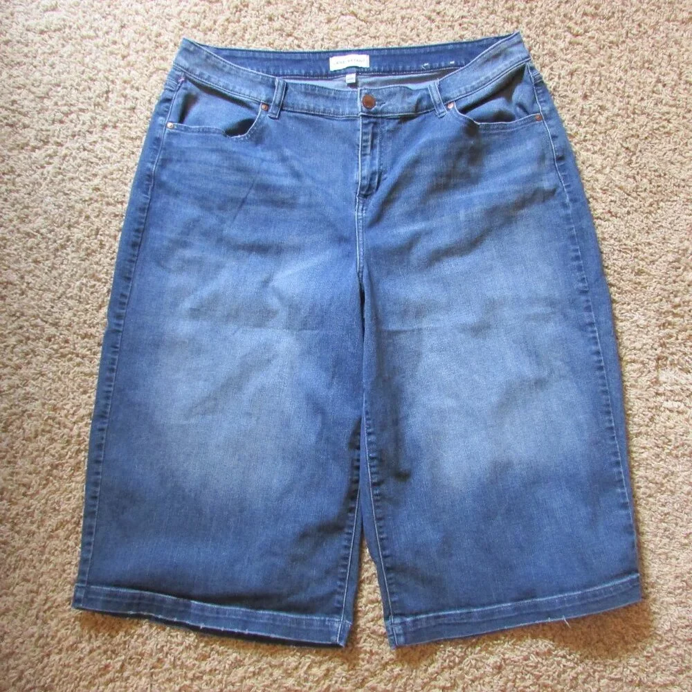 NWOT Lane Bryant 20 Mid Rise Signature Fit Petal Shorts Denim Flex Magic Waist - Picture 1 of 2
